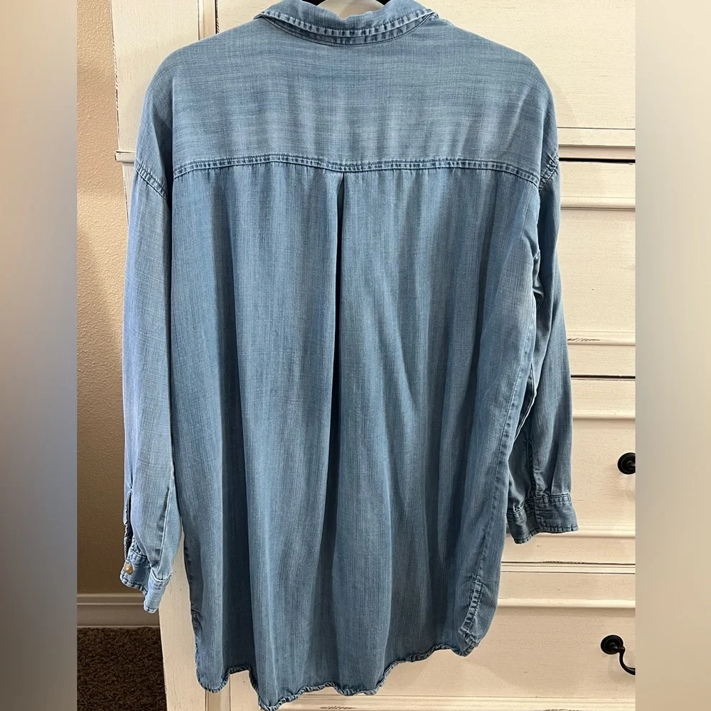 Carly Jean Los Angeles Tunic - Picture 2 of 6